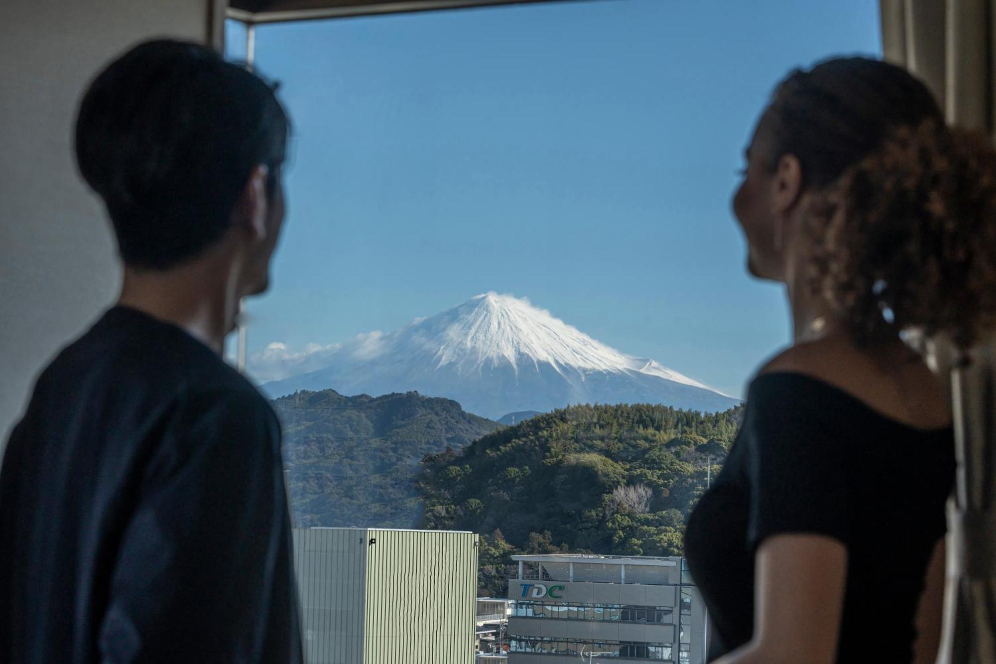 Hotel Associa Shizuoka Zewnętrze zdjęcie View of Mount Fuji from the hotel
